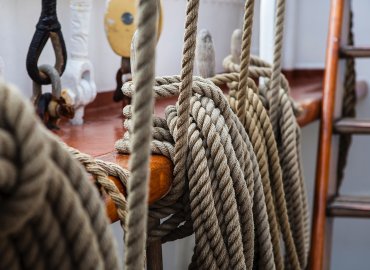 Z vetrom v laseh: Zakaj je tečaj jadranja več kot le &scaron;portna avantura