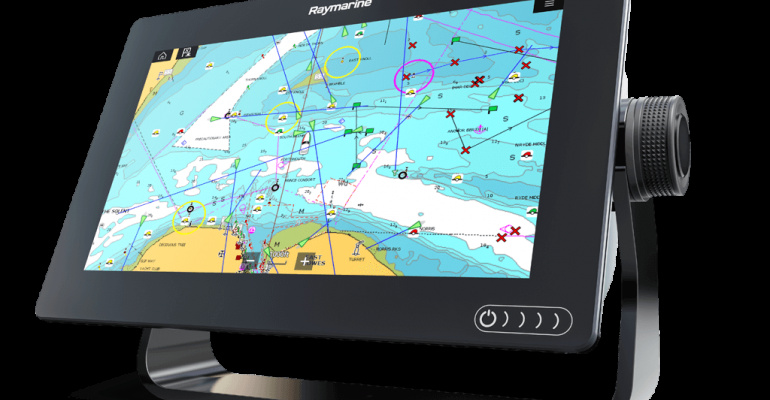 Axiom 12 RV z RealVision 3D, 600W Sonar in RV-100 transducer